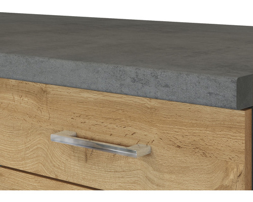 Detailaufnahme eines Möbels mit grauer Oberfläche und Holzschublade mit Griff