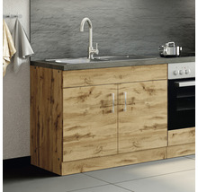 Küchenzeile mit Spüle, Wasserhahn und Holzoptik