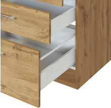 Kommode mit offenen Schubladen im Holzdesign