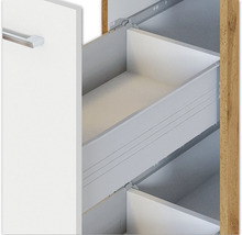 Auszug aus einem Badezimmermöbel mit Schubladen