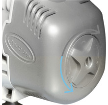 Detailansicht einer Pumpe mit der Aufschrift ''Ziehen zum Öffnen'' und Pfeilen, die die Drehrichtung anzeigen.