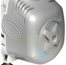 Detailansicht eines silberfarbenen Gerätegehäuses mit der Aufschrift ''Pull to Open'' und Pfeilen zur Bedienung