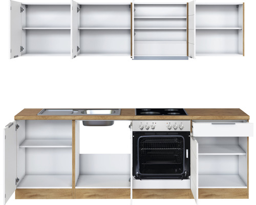 Küchenzeile mit Spüle, Herd, Backofen und Schränken