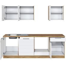 Küchenzeile mit Spüle und Stauraum