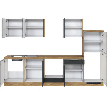 Küchenzeile mit Spüle, Schublade und Schränken