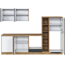 Küchenmöbel mit Schränken und Regalen