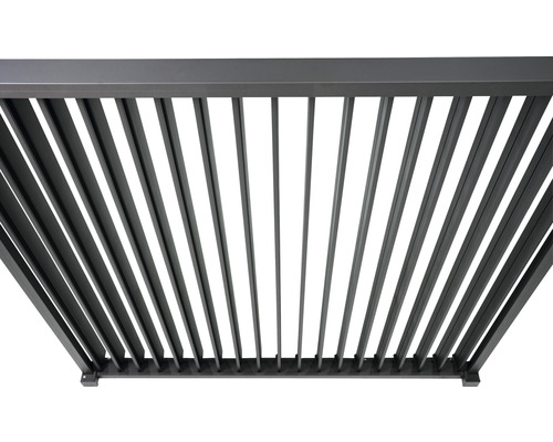 Detailansicht einer Pergola mit Lamellendach