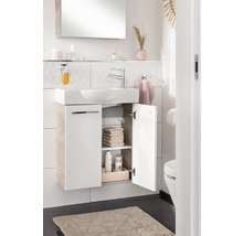 Modernes Badezimmer mit Waschtischunterschrank, Waschbecken und Spiegel