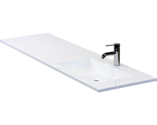 Waschtischplatte mit integriertem Waschbecken und Armatur