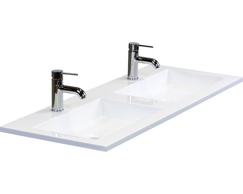 Doppelwaschtisch mit zwei Armaturen