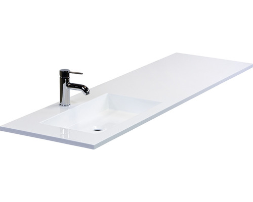 Waschtischplatte mit eingelassenem Waschbecken und Armatur