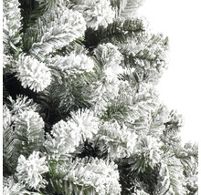 Detailaufnahme eines künstlichen Weihnachtsbaums mit beschneiten Zweigen.