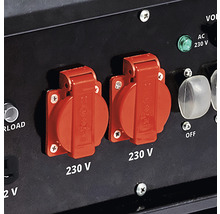 Nahaufnahme von zwei 230-Volt-Steckdosen an einem Generator