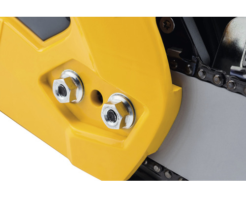 Detailaufnahme einer Kettensäge mit Schrauben