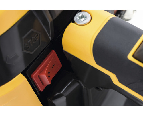 Detailaufnahme des Ein-Aus-Schalters einer Kettensäge