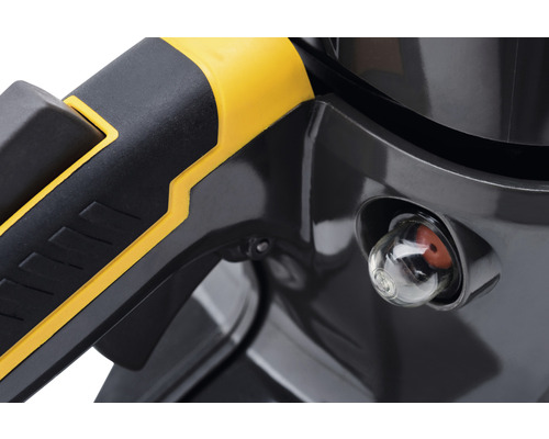 Detailansicht einer Heckenschere mit Primer