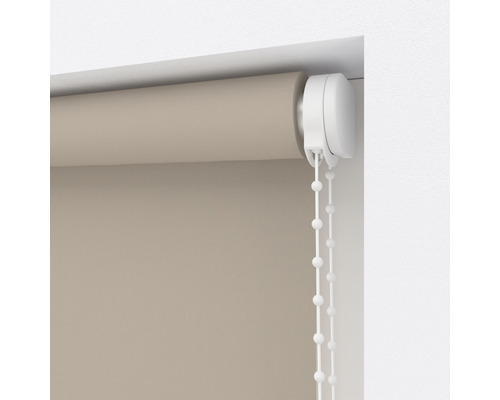 Beiges Rollo mit Kettenzug zur Fensterdekoration