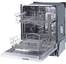 Geöffneter Geschirrspüler mit zwei Körben
