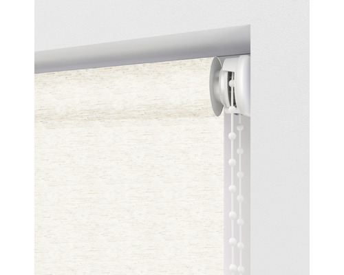 Detailansicht eines Rollos mit Kettenzug zur Fensterdekoration