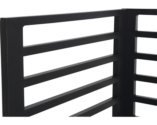 Detailansicht eines Metallzauns mit rechteckigen Streben