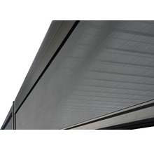 Detailansicht einer Terrassenüberdachung mit Markise
