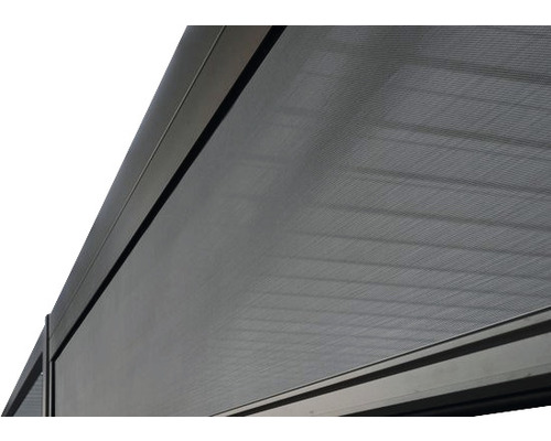 Detailansicht eines modernen Terrassendachs mit Sonnenschutz