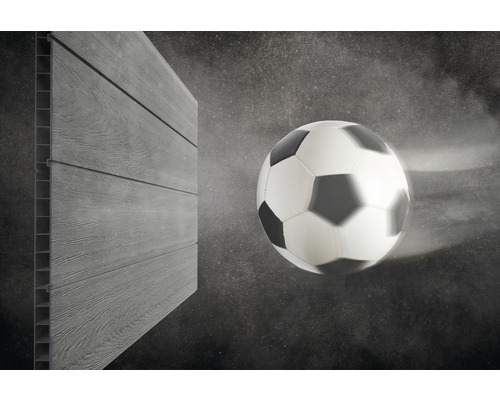 Fassadenverkleidung und Fußball