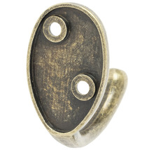 Einzelner Wandhaken aus Metall mit Befestigungslöchern