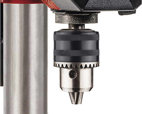 Detailaufnahme einer Standbohrmaschine mit Bohrfutter