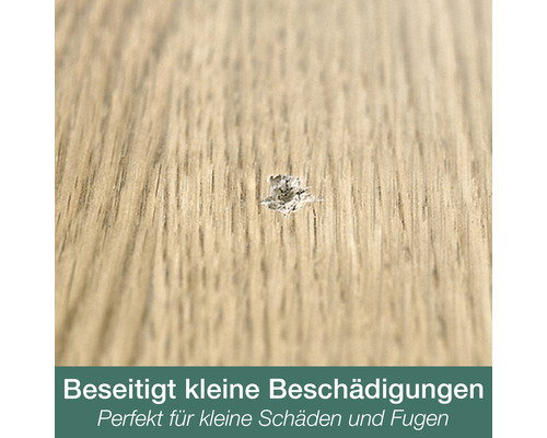 Beschädigte Holzoberfläche mit kleinem Loch