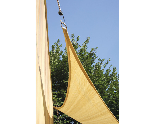 Dreieckiges Sonnensegel aus Stoff mit Befestigungsring