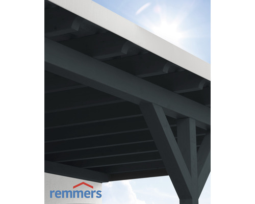 Detailansicht eines Holzcarports mit Remmers Logo