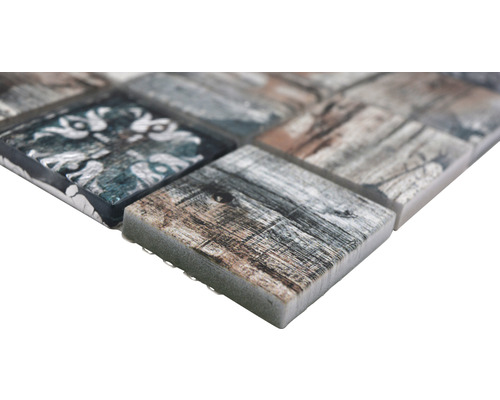 Mosaikfliese mit Holz- und Ornamentmuster
