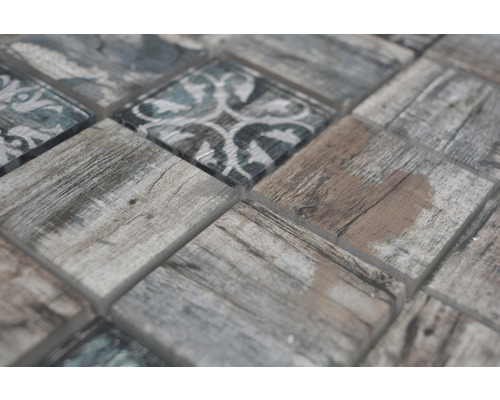 Detailansicht Mosaikfliese mit Holz- und Musteroptik