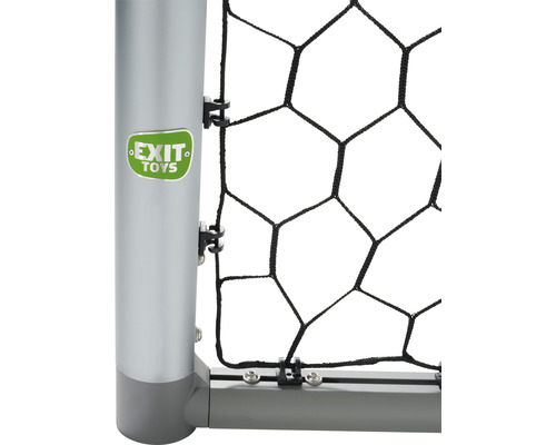 Detailaufnahme eines Fußballtors mit Netz und Exit Toys Logo