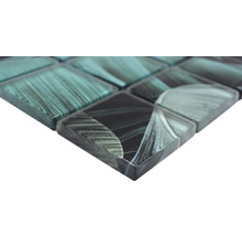 Detailaufnahme einer Glasmosaikfliese mit Muster