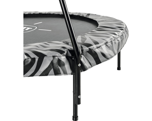 Detailansicht eines Trampolins mit Zebra-Muster