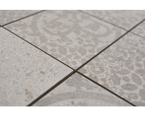 Nahaufnahme von Bodenfliesen mit Muster