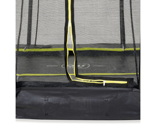 Detailaufnahme eines Trampolins mit Sicherheitsnetz und Reißverschluss
