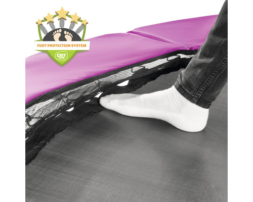 Detailaufnahme eines Trampolins mit Fußschutzsystem und dem Logo von Exit Toys.