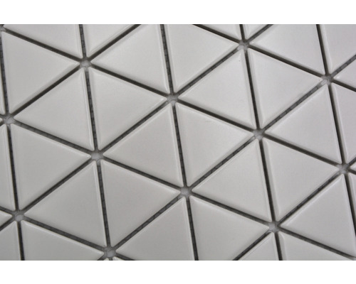 Mosaikfliese mit dreieckigen Elementen