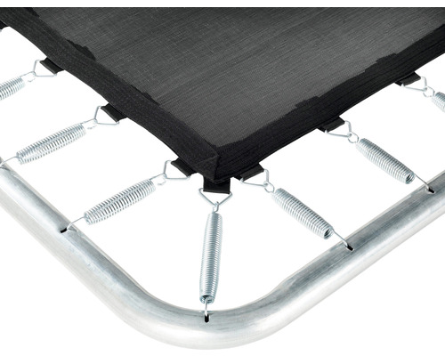 Detailaufnahme eines Trampolins mit Sprungtuch, Federn und Rahmen