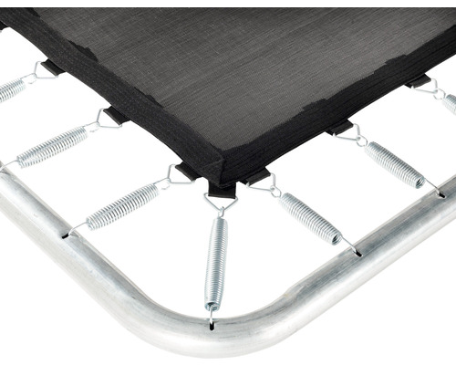 Detailansicht eines Trampolins mit Federn und Rahmen