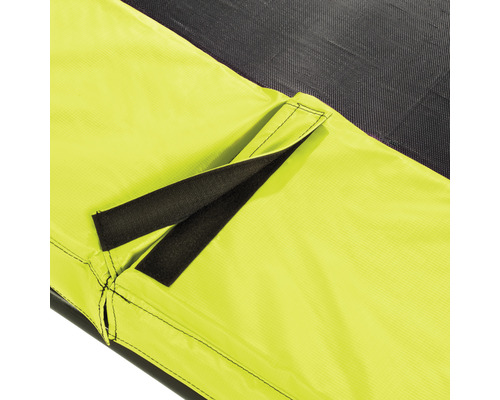 Detailaufnahme eines Trampolin-Sicherheitsnetzes mit Klettverschluss