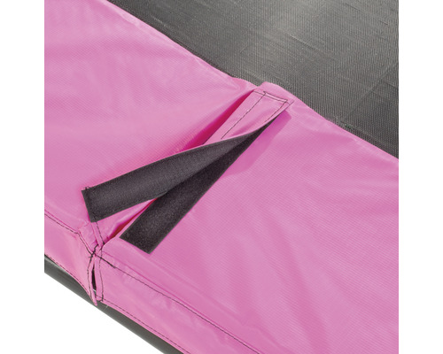 Detail einer Trampolin-Abdeckung mit Klettverschluss