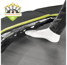 Detailaufnahme des Fuss-Schutz-Systems eines Gartentrampolins.