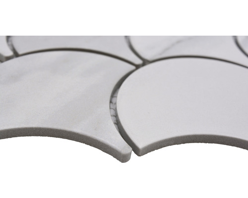 Mosaikfliese in Schuppenform