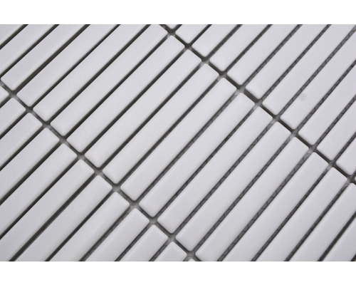 Nahaufnahme von Mosaikfliesen in Stabform