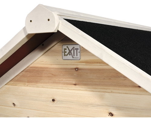 Detailansicht des Daches eines Holzspielhauses mit dem Exit Toys Logo.