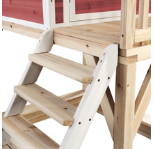 Detailansicht einer Holztreppe an einem Spielhaus